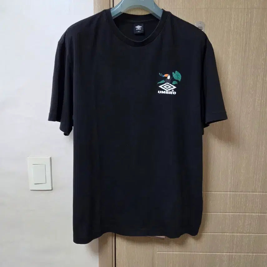 [BUNJANG] Umbro Toucan Printing Short Sleeve T-shirt Black 105 / 엄브로 투칸 프린팅 반팔 105