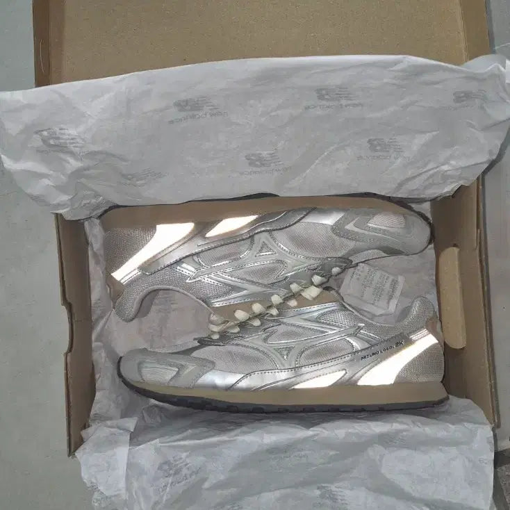 [BUNJANG] Mizuno LOGOs 60s 2K Sneakers White Silver 270mm / Mizuno 미즈노 LOGOs 60s 2K 스니커즈 화이트 실버 270mm