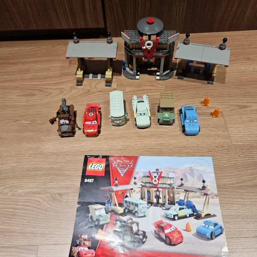 [BUNJANG] LEGO 8487 Flo's V8 Cafe Used / 레고 8487 플로의 V8 카페 중고 팝니다