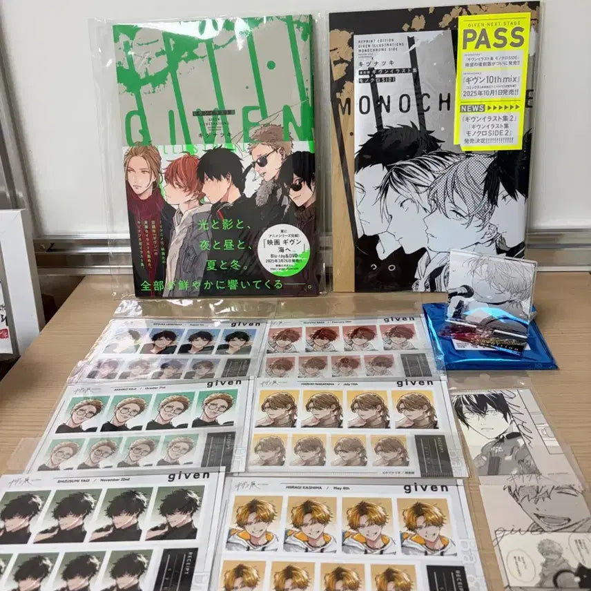 [BUNJANG] Given Illustration Book, Exhibition Photo Cards, Stickers, Acrylic Stand Bundle Set / 기븐 일러스트집, 전시회 증명사진, 스티커, 아크릴 스탠드 일괄 판매