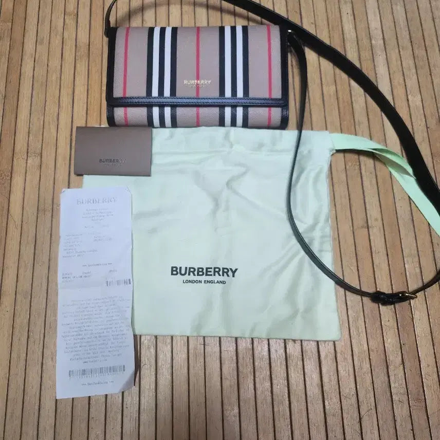 [BUNJANG] Burberry Detachable Strap Icon Stripe Wallet Crossbody Bag / 버버리디태처블스트랩아이콘스트라이프월렛크로스백(정품)