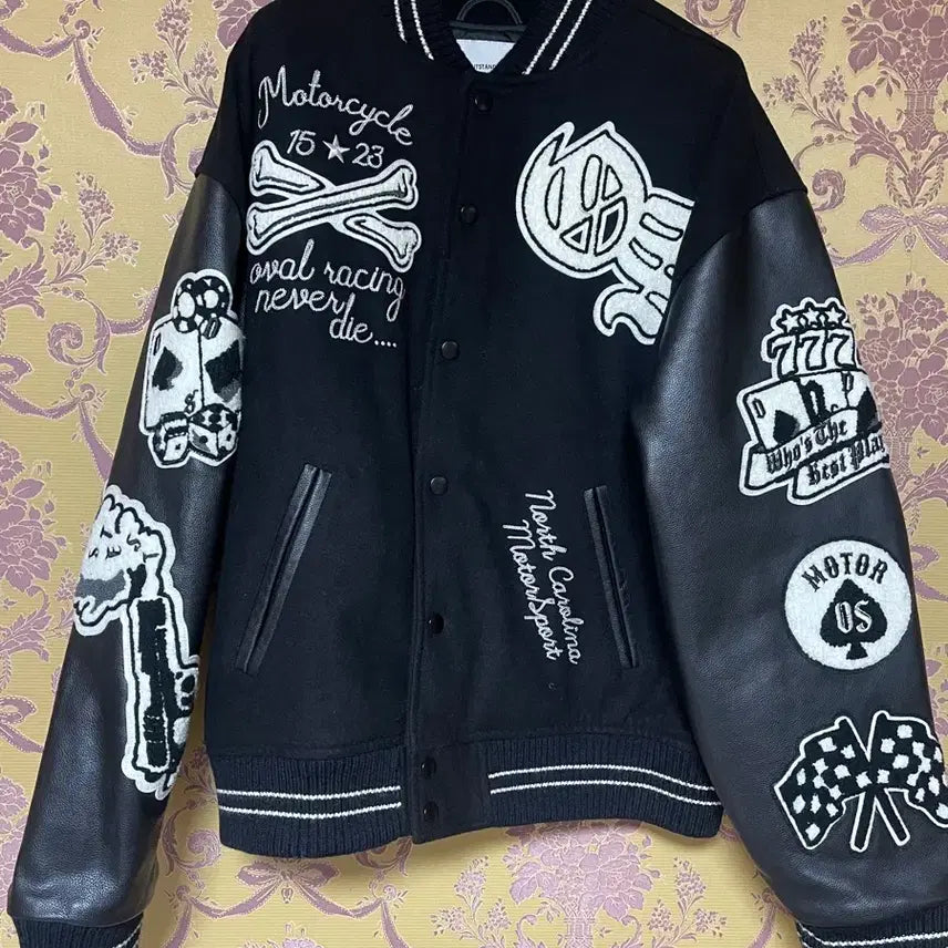 [BUNJANG] Outstanding Varsity Jacket / 아웃스탠딩 바시티 자켓