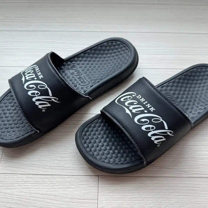 [BUNJANG] Coca-Cola Black Slippers Size 260 / 코카콜라 슬리퍼 블랙 260사이즈