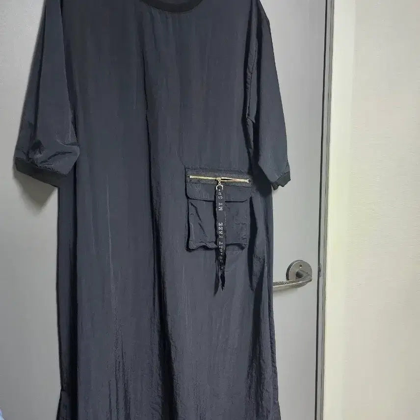 [BUNJANG] Swoosh Pocket T-Shirt Dress / 스우시 포켓 티셔츠 원피스. 바스락. 프리
