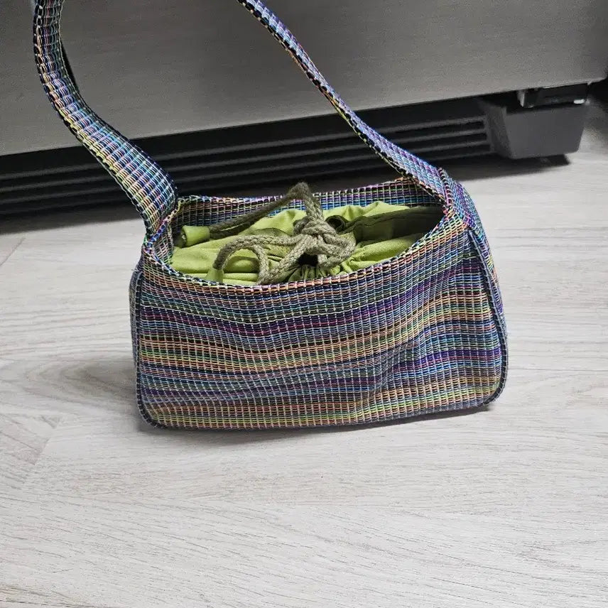 [BUNJANG] Stripe Pattern Shoulder Bag / 스트라이프 패턴 숄더백.  가로24 세로 13  폭9