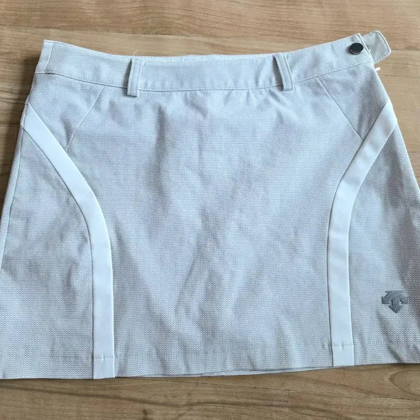 [BUNJANG] Descente Golf Skirt Size 64 / 데상트 골프스커트 64