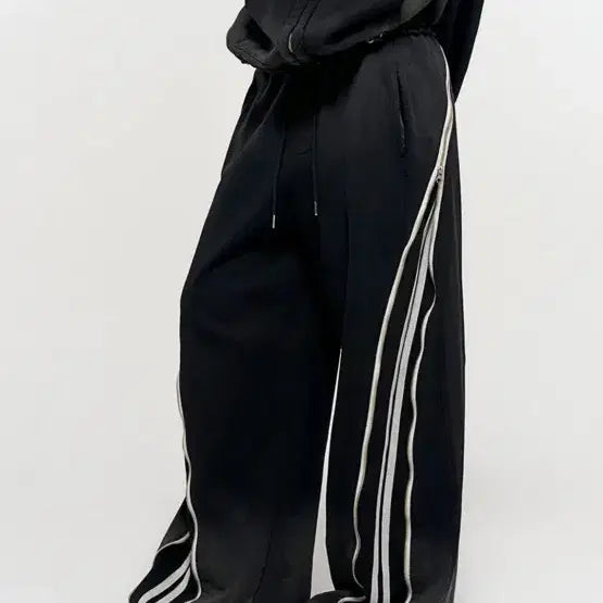 [BUNJANG] SKISM Inducing Hidden Line Zipper Sweatpants Black / 스키즘 인듀싱 hidden line zipper sweatpants black