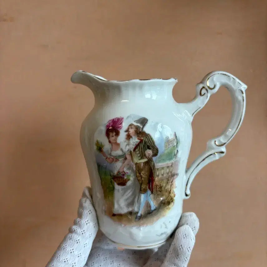 [BUNJANG] 18th-19th Century Vienna Style Antique Porcelain Creamer / 18~19세기 유럽 귀족 풍경을 담은 비엔나 스타일 앤틱 포슬린 크리머