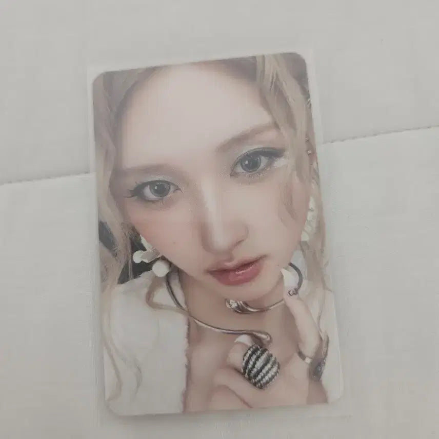 [BUNJANG] IVE GAEUL Full-Shot Photocard / 아이브 가을 얼빡포카 팔아요!!