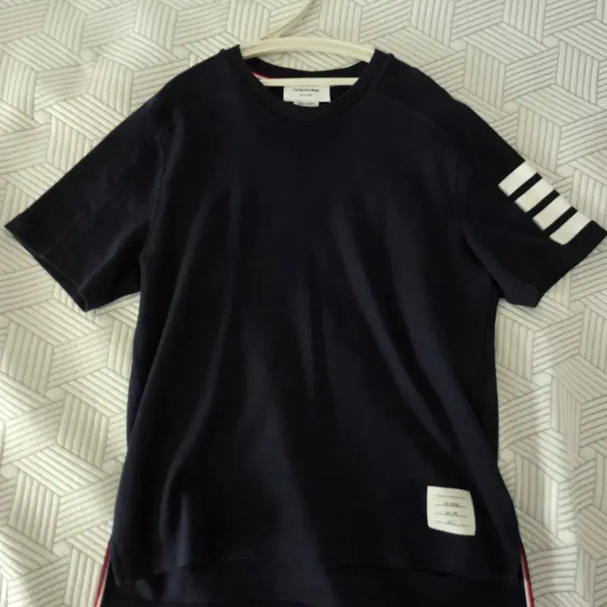 [BUNJANG] Thom Browne Navy Four Bar Armband T-Shirt Size 2 / 톰브라운 네이비 4선 완장 반팔 티셔츠 사이즈 2 정품 새상품급
