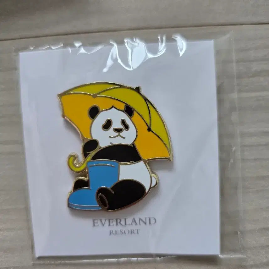 [BUNJANG] Everland Fu Bao Rain Badge / 에버랜드 푸바오 레인뱃지
