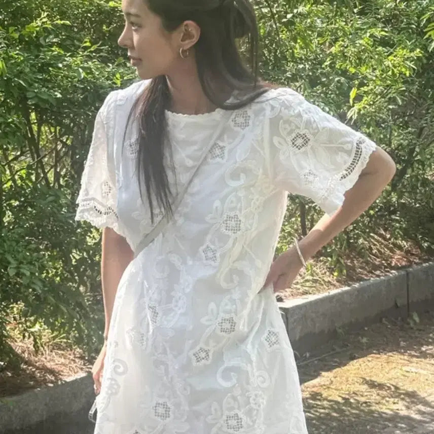 [BUNJANG] Sendy Moore Embroidered Punching Dress / 센데이무어 자수펀칭원피스