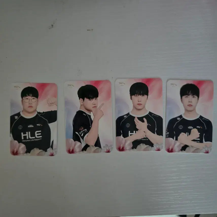 [BUNJANG] Hanwha Life Esports (HLE) Liberation Day Commemorative Photocard Gumayusi, Zeka, Kanavi, Delight / 한화생명 HLE 광복절 기념 포토 카드 구마유시 제카 카나비 딜라이트