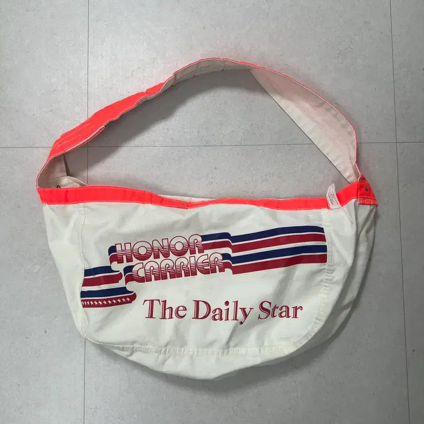 [BUNJANG] 80s Newspaper Bag / 80s 뉴스페이퍼백