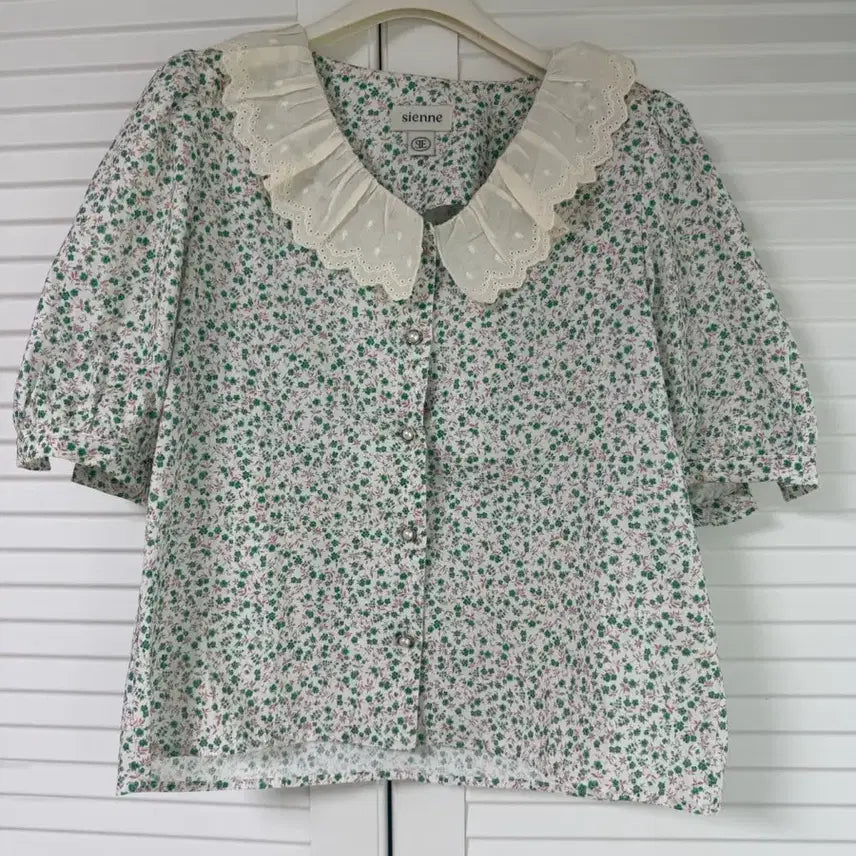 [BUNJANG] Sienne Floral Lace Collar Blouse / 시엔느 플로럴 레이스 칼라 블라우스