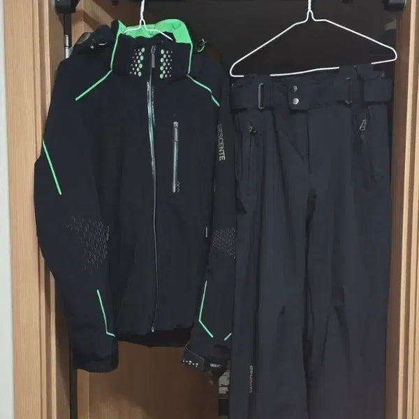 [BUNJANG] Descente Demon Ski Suit Set (L, 100-105) - Black / 데상트 데몬 스키복 L (100~105)