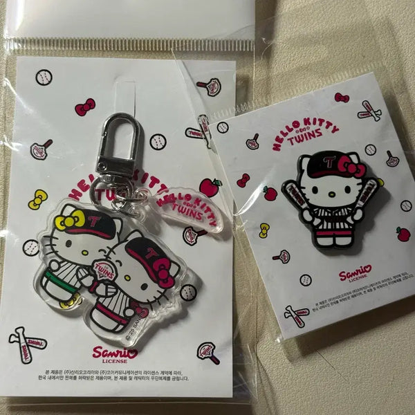 [BUNJANG] LG Twins Hello Kitty Acrylic Keychain & Metal Badge Set (Sealed) / (미개봉) lg엘지트윈스 헬로키티 키링&뱃지