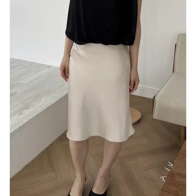 [BUNJANG] Nudeclassic Le Satin Skirt Beige / 누드클래식 르새틴 스커트 베이지 le satin