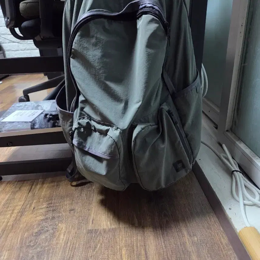 [BUNJANG] New Balance Grey Backpack / 뉴발란스 그레이 백팩 Grey Pack