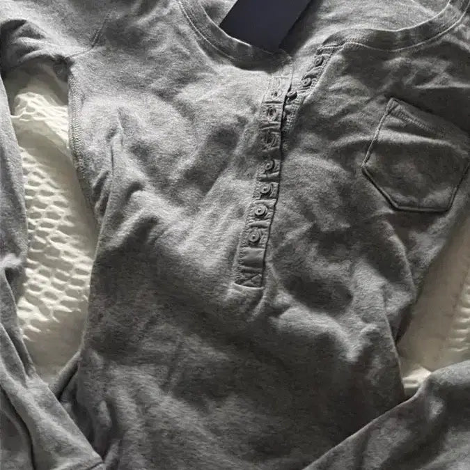 [BUNJANG] Brandy Melville Henry Top Grey New / 브랜디멜빌 헨리탑 그레이 새상품