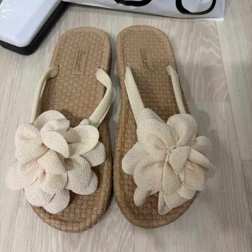 [BUNJANG] Flower Embellished Sandals (230) / 플라워 장식 샌들 새상품230 새상품
