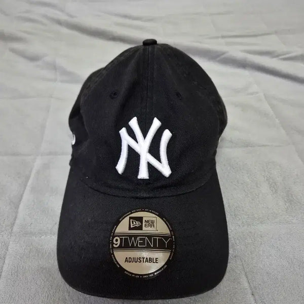 [BUNJANG] New Era MoMA New York Yankees 9TWENTY Cap Black / 뉴에라 MoMA 뉴욕 양키스 볼캡 블랙