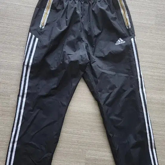 [BUNJANG] Adidas Three-Stripes Climaproof Waterproof Windproof Training Pants Black Size 100 / 아디다스 삼선 클라이마프루프 방수 방품트레이닝 바지 블랙size100