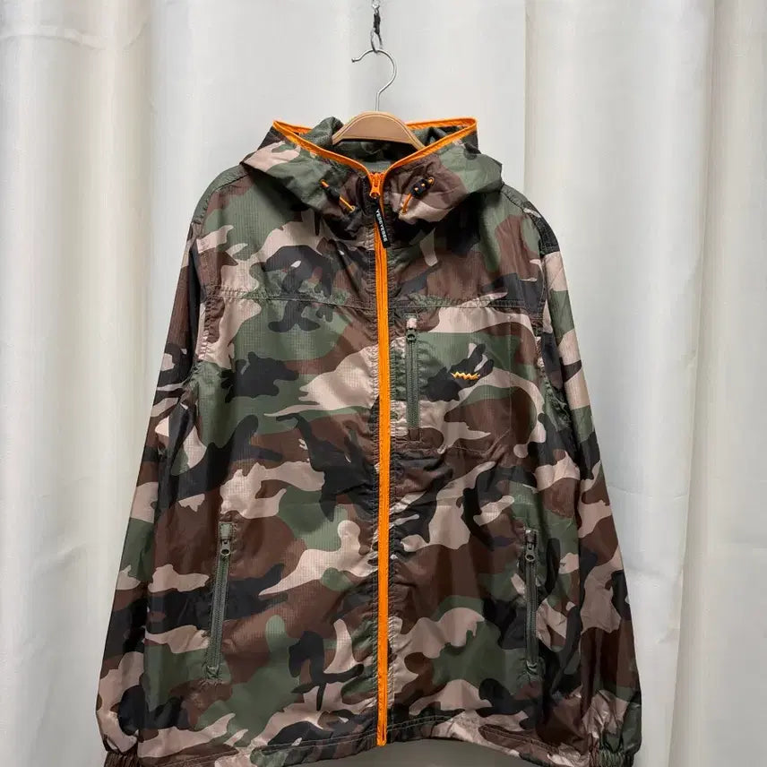 [BUNJANG] Yeseyesee Woodland Camo Windbreaker / Yeseyesee 예스아이씨 우드랜드 카모 윈드브레이커