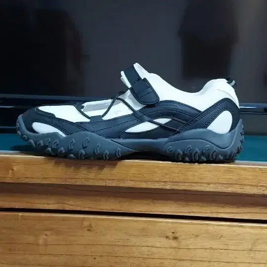 [BUNJANG] Fila Echape Mary Jane Velcro Sneakers (US 5) / 휠라 에샤페 메리제인 벨크로 220