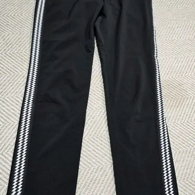 [BUNJANG] Wack Golf Women's 3-Stripe Track Pants Black / 26)왁 트랙 팬츠 블랙 3선 포인트 춘하