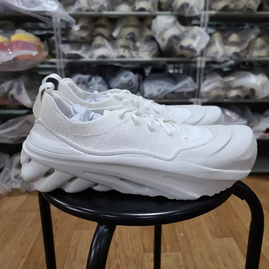 [BUNJANG] Crocs Echo Surge Clog 250mm White / [크록스] 에코 서지 [250] [210079-10R]