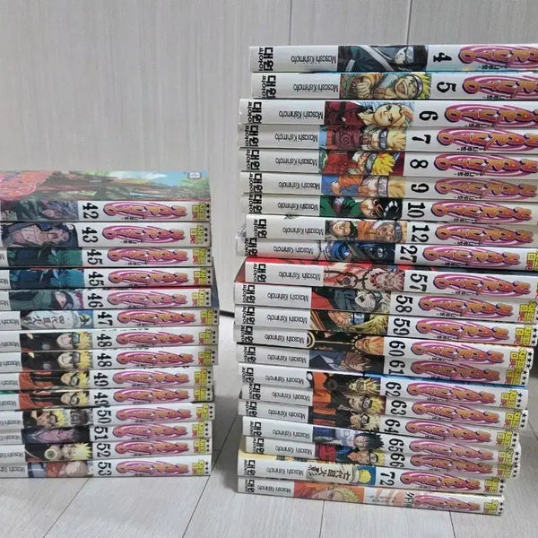 [BUNJANG] Naruto Manga Complete Set (Volumes 4-10, 12, 27, 42, 43, 45-53, 57-66, 72, Gaiden - 32 Volumes Total) / 나루토 만화책 팝니다 (총 32권)