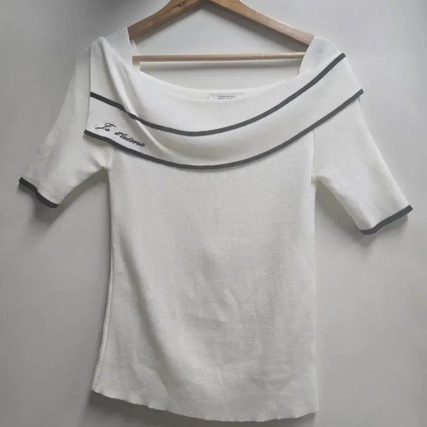 [BUNJANG] Egoist White Off-Shoulder Knit Top / 에고이스트 화이트 오프숄더 니트티