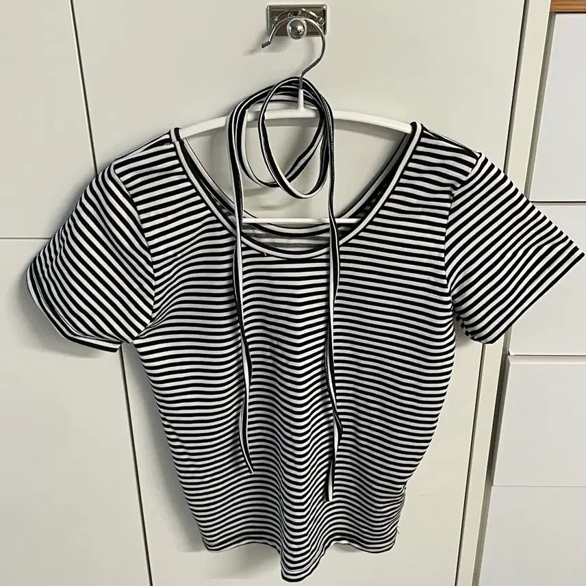 [BUNJANG] Striped U-Neck Short-Sleeve T-Shirt / 단가라 유넥반팔티