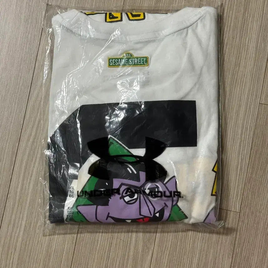[BUNJANG] Under Armour x Sesame Street Collaboration Curry Count Loose Fit Long Sleeve T-Shirt / 언더아머 X 세서미 스트리트 콜라보 커리 카운트 루즈핏 롱슬리브