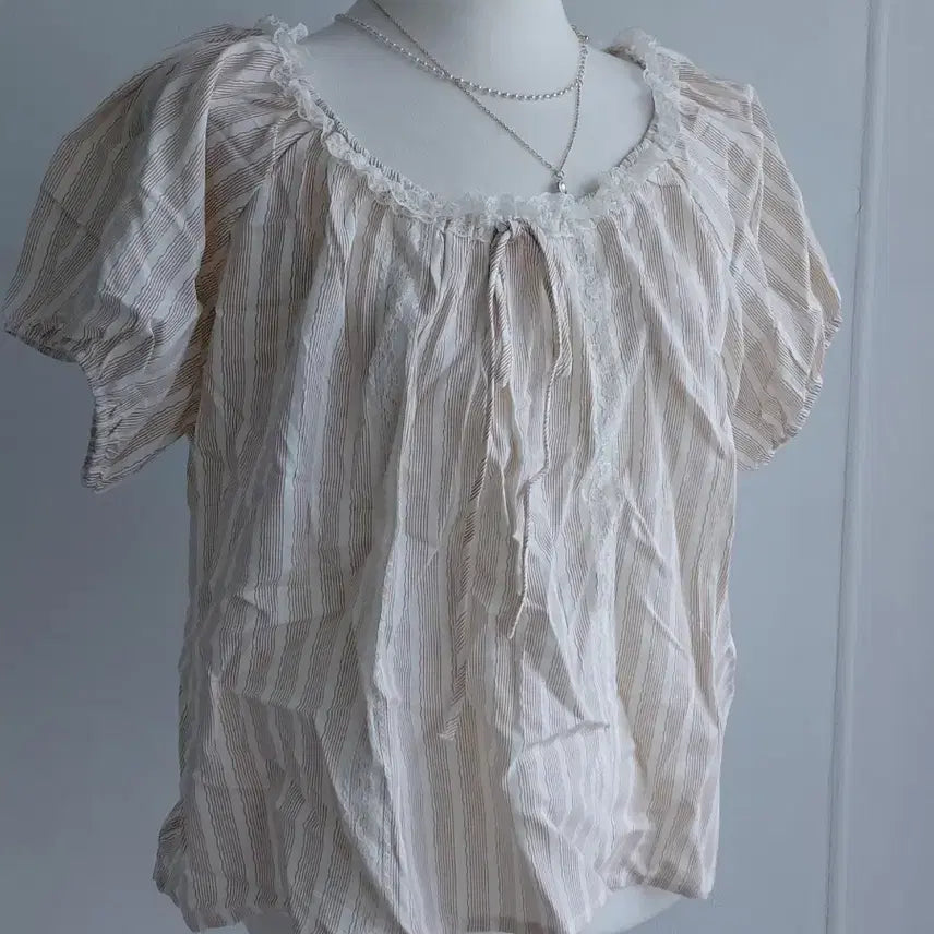 [BUNJANG] Stripe Lace Neck Puff Sleeve Blouse / [새상품] 스트라이프 레이스 넥 퍼프 소매 블라우스