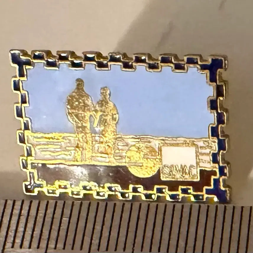 [BUNJANG] French Vintage Stamp Pin Badge / 프랑스 빈티지 우표 모양 핀뱃지