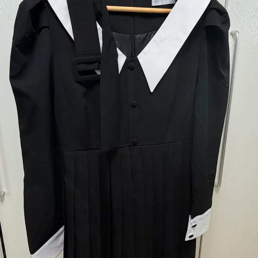 [BUNJANG] Black White Color Block Shirt Dress with Belt / [하객룩 추천] 블랙 화이트 배색 셔츠 원피스