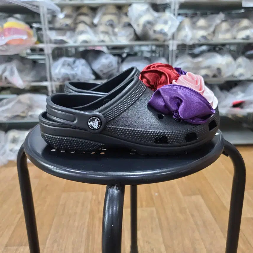 [BUNJANG] Crocs Classic Rosette Clog / [크록스] 클래식 로제트 클로그 [230/240] [210388-001]
