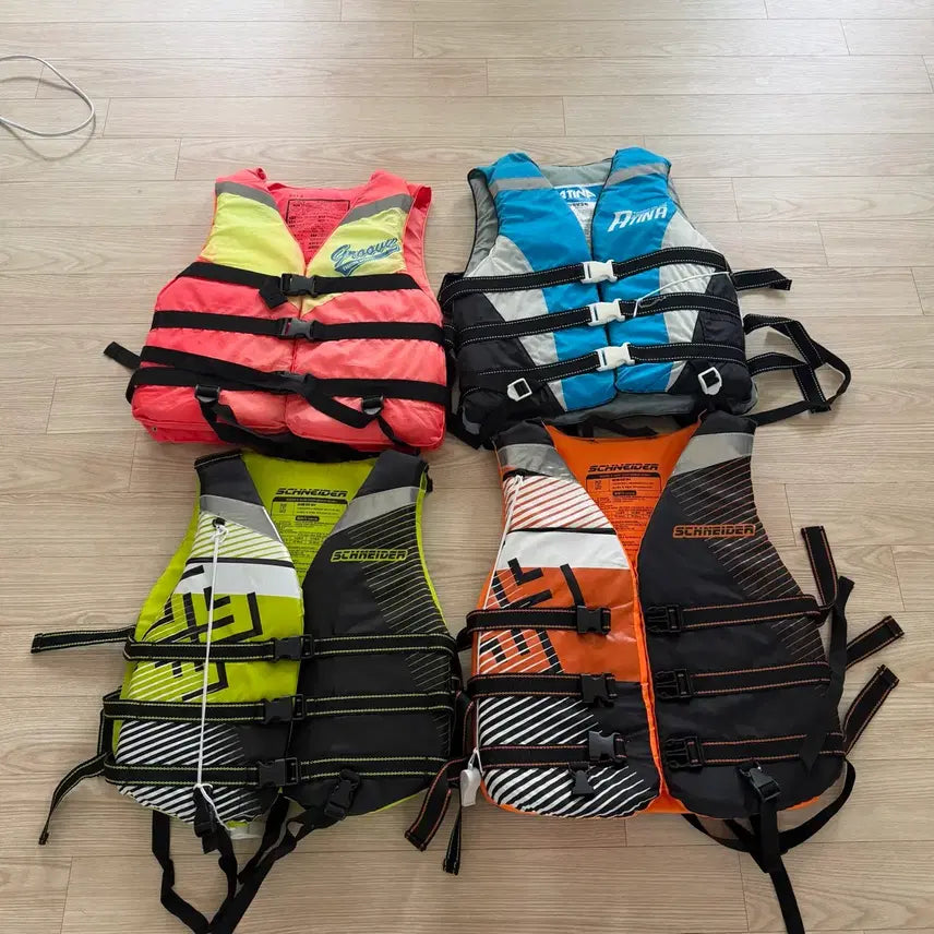 [BUNJANG] Arena & Schneider Life Jackets (Set of 4) / 아레나, 슈나이더 구명조끼 4개