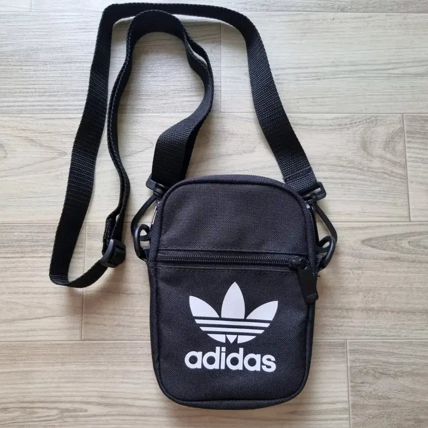 [BUNJANG] Adidas Mini Phone Crossbody Bag Black / 아디다스 미니 폰 크로스백 폰