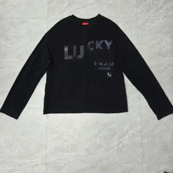 [BUNJANG] Lucky Chouette Lettering Pocket Oversized Long Sleeve T-Shirt Black / 럭키슈에뜨 오버핏 레터링 포켓 블랙 긴팔 티셔츠 (38사이즈)