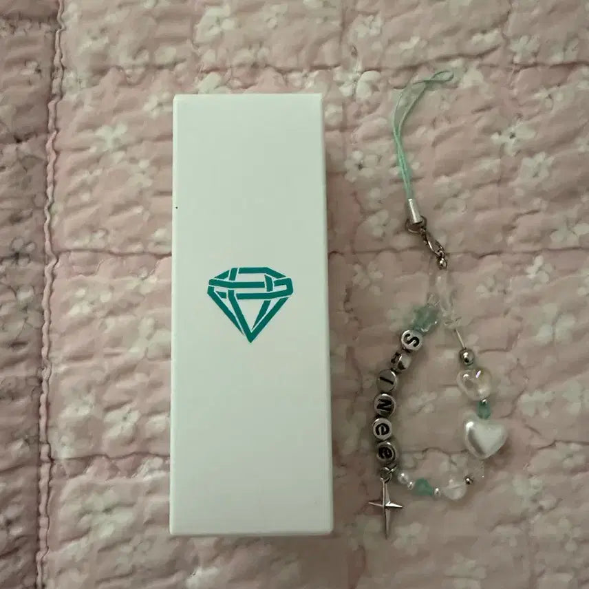 [BUNJANG] SHINee Shooting Star Light Stick Lip Balm + Bead Strap Set / 샤이니 샤팅스타 응원봉 립밤+비즈스트랩 세트 양도