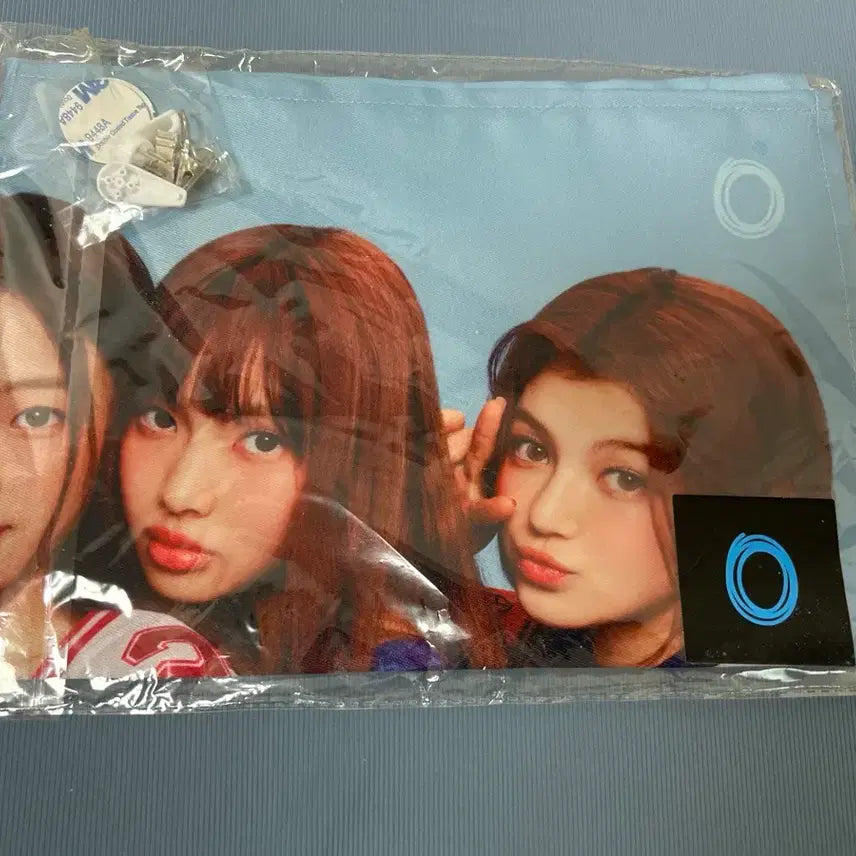 [BUNJANG] NewJeans SKT Fabric Poster (Limited Edition, Sealed) / 뉴진스 skt 패브릭 포스터 미개봉