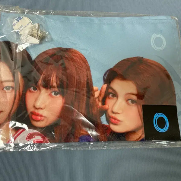 [BUNJANG] NewJeans SKT Fabric Poster (Limited Edition, Sealed) / 뉴진스 skt 패브릭 포스터 미개봉