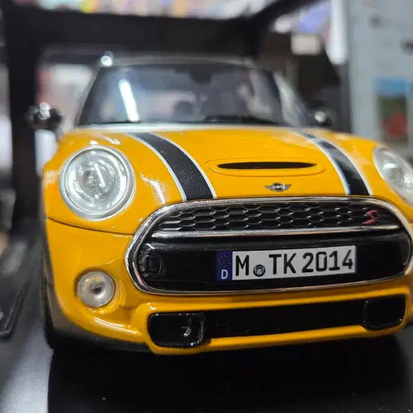 [BUNJANG] 1:18 Scale Mini Cooper Dealer Version Model Car / 1:18  미니쿠퍼 딜러 버전