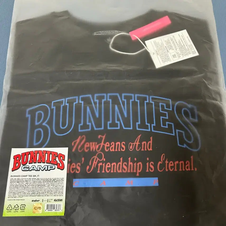 [BUNJANG] NewJeans Bunny Camp T-Shirt Black Sealed / 뉴진스 버니즈캠프 티셔츠 블랙 미개봉