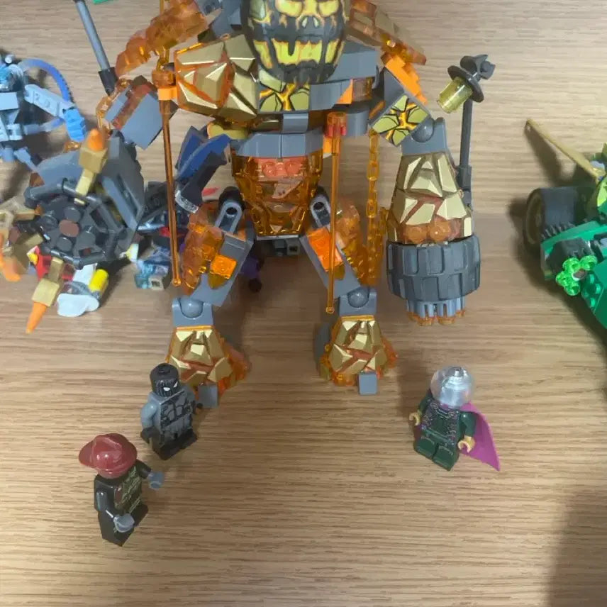 [BUNJANG] LEGO 76128 Molten Man Battle Building Set / 레고 76128