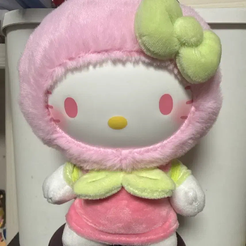 [BUNJANG] Hello Kitty Fur Charm with Heart Carabiner / 키티키링