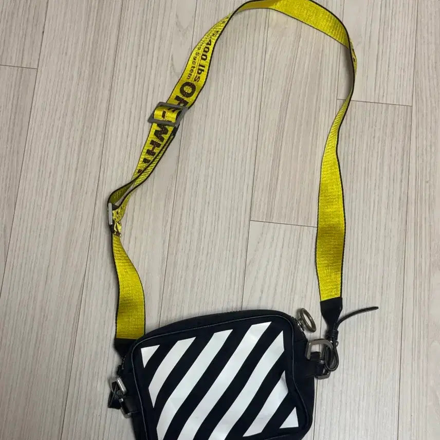 [BUNJANG] Off-White Crossbody Bag / 오프화이트 크로스백